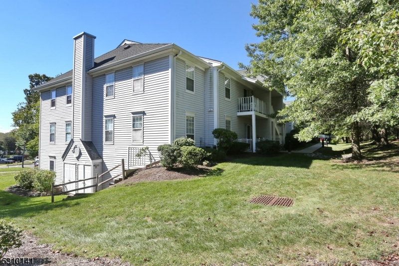 a view of a house with backyard and garden