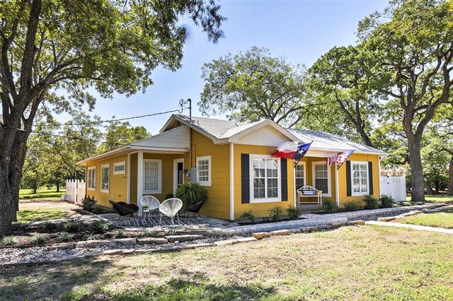 $785,000 | 809 East Hwy Street | Fredericksburg