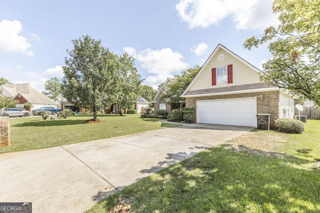 a view of a house with a yard and garage