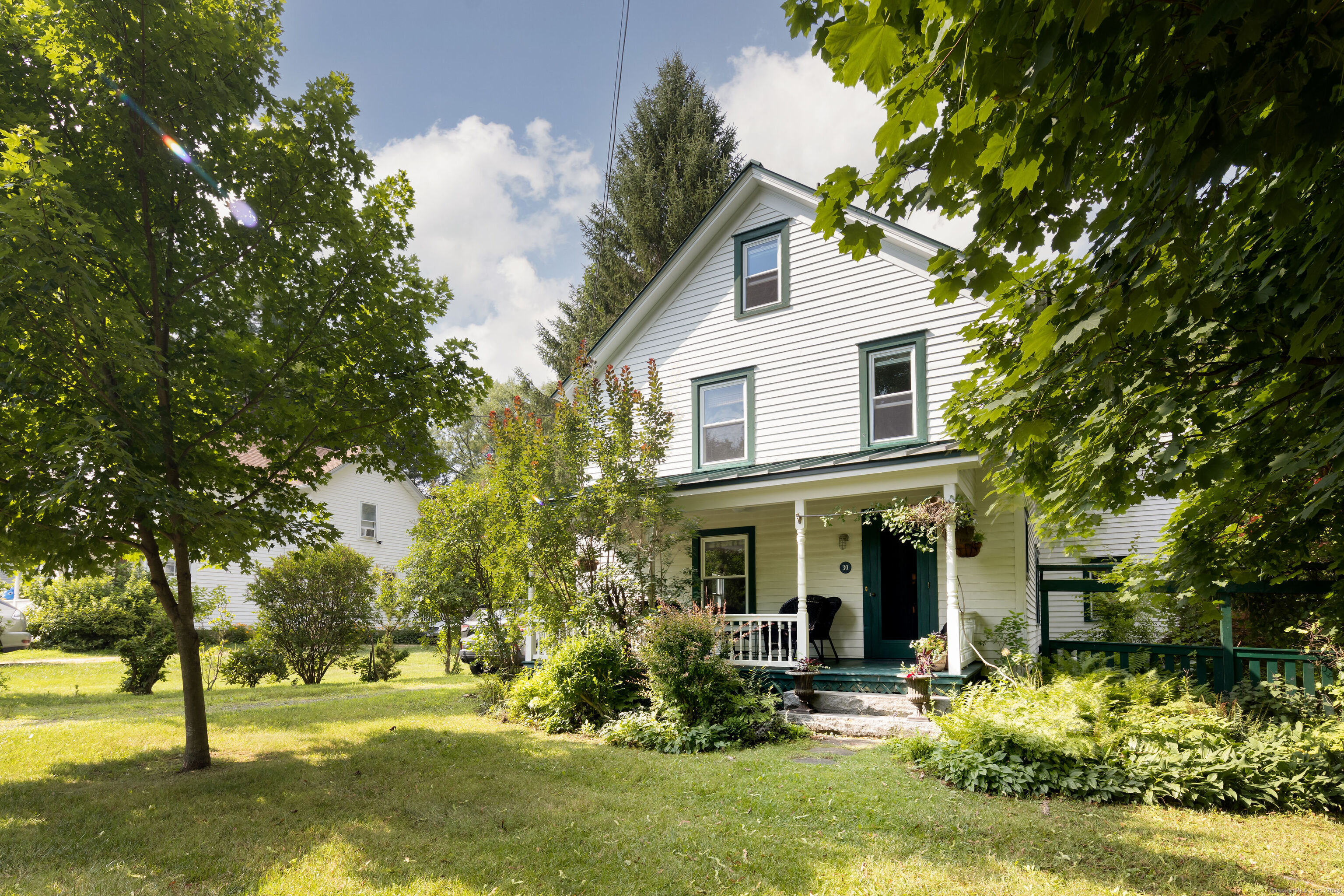 a view of a house with a yard