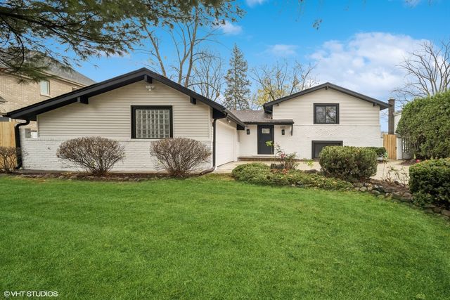 $725,000 | 3201 Maple Leaf Drive | Glenview