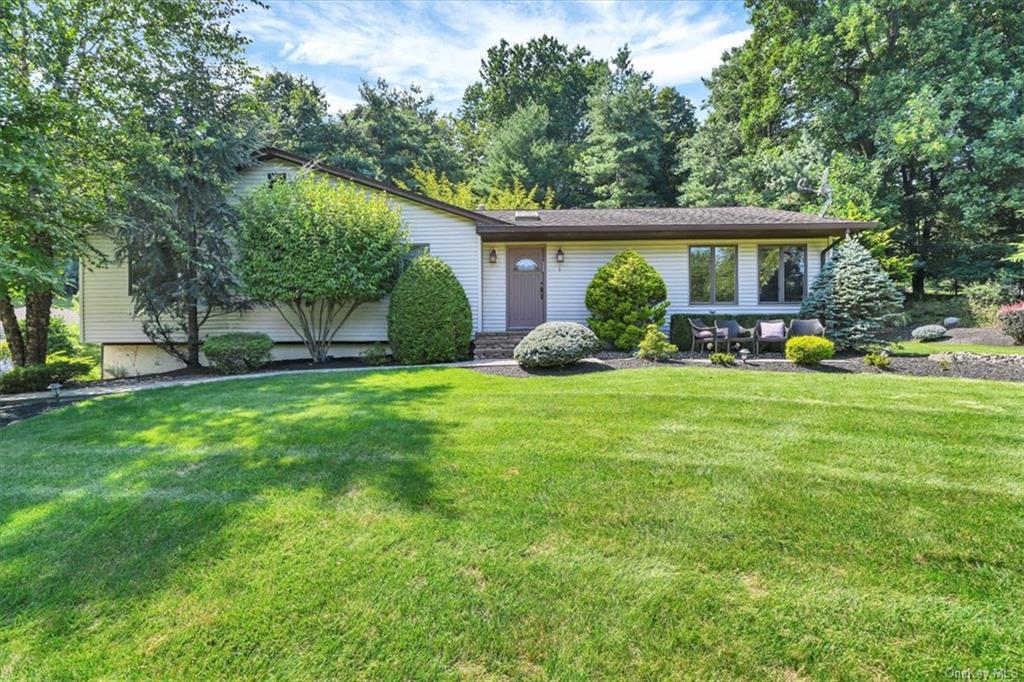 View of front of home featuring a front yard