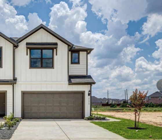 Welcome to 27919 Western Creek Ct. This one has a 2 car garage and double wide driveway.