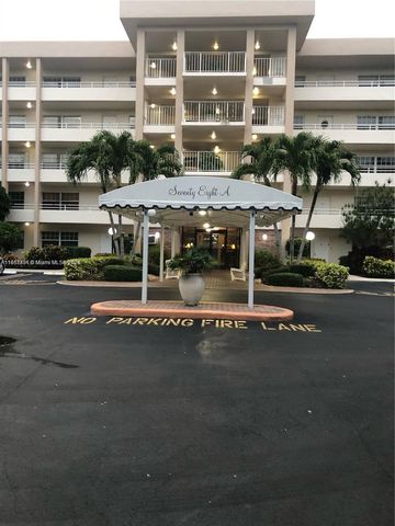 $3,800 | 3970 Oaks Clubhouse Drive, Unit 302 | Palm Aire