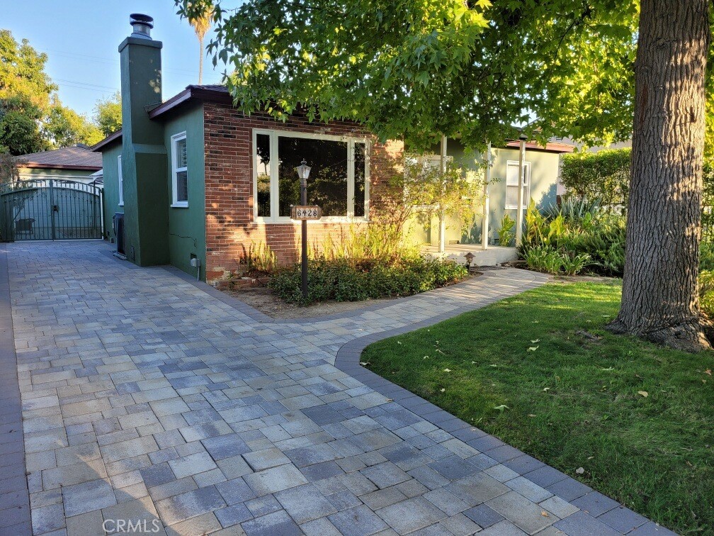 a view of a back yard of the house