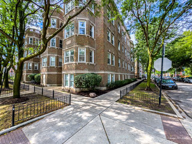 $399,900 | 6042 North Kenmore Avenue, Unit 2 | Edgewater Beach