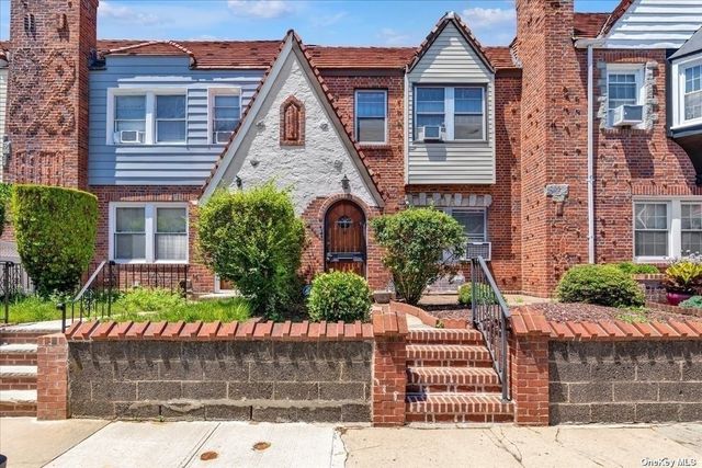 $630,000 | 131-30 226th Street | Laurelton