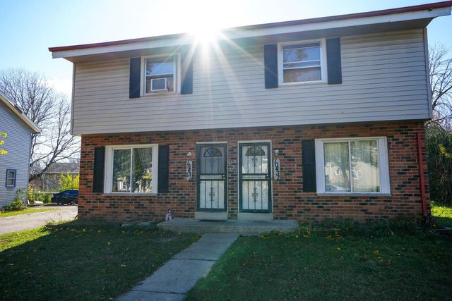 $209,900 | 10435 West Kiehnau Avenue, Unit 10437 | Maple Tree