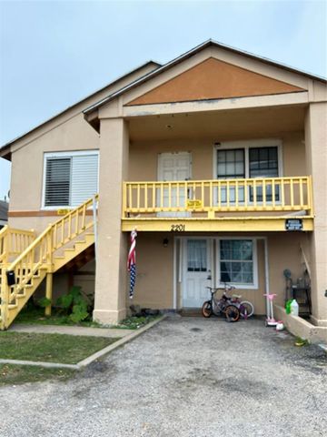 $230,000 | 2201 Victory Avenue | Offatts Bayou