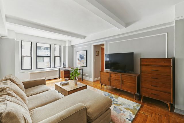 $720,000 | 127 West 96th Street, Unit 3H | Upper West Side