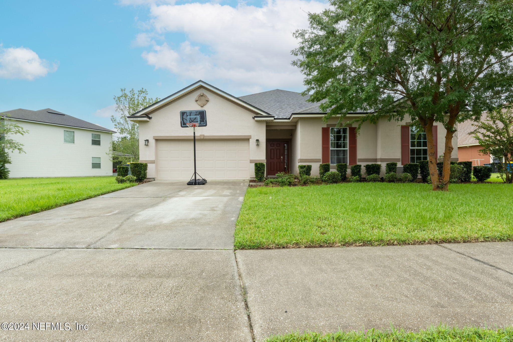 a view of a house with a yard