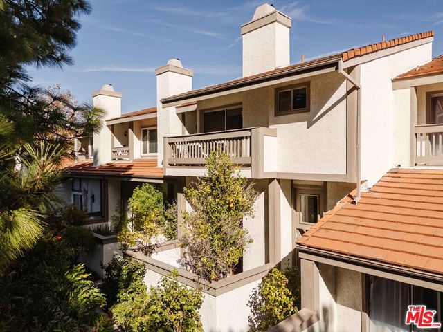 $1,300,000 | 17158 Palisades Circle | Pacific Palisades