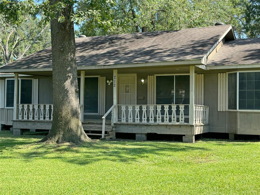 Nice front porch!