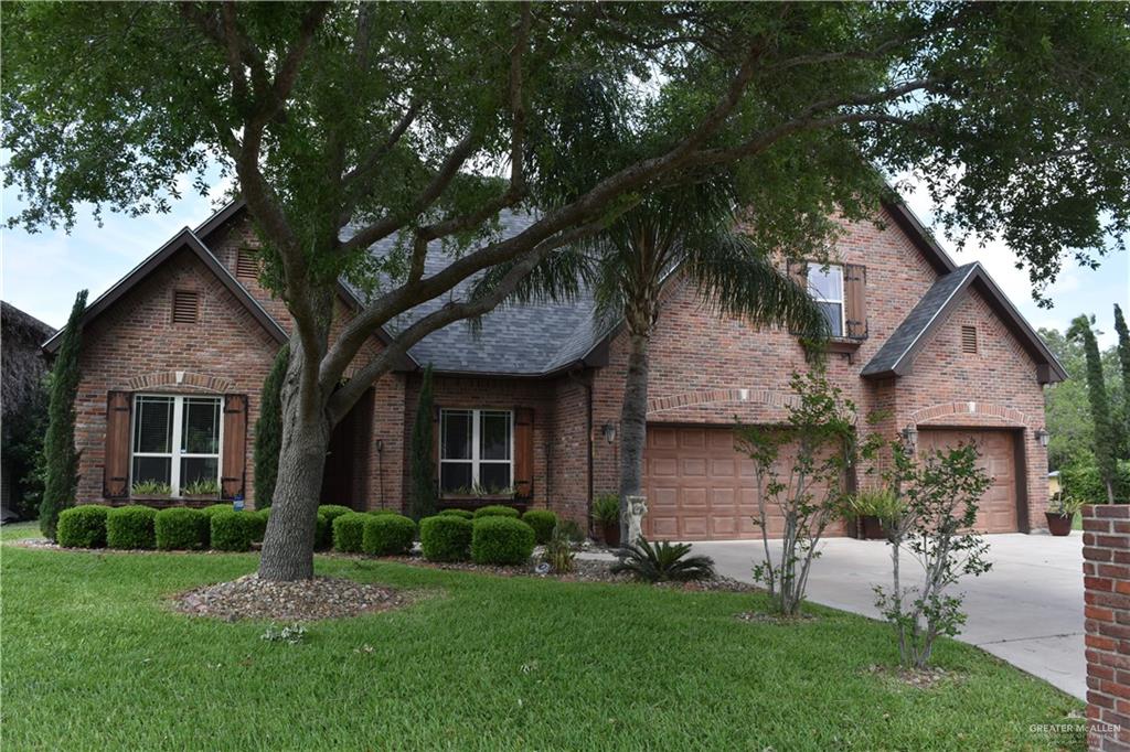 View of front of home featuring a front lawn and a garage