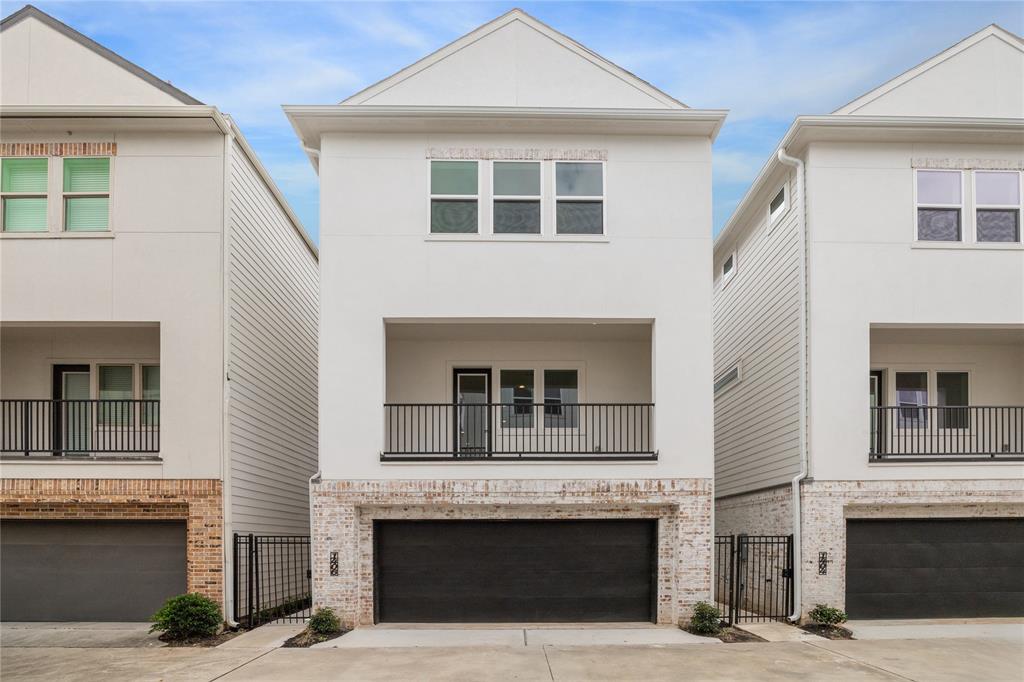 Discover the exclusivity at this gated community in Midtown, Houston's vibrant heart. Perfectly positioned just three miles from the Texas Medical Center (TMC) and Downtown, this community offers a serene retreat near the city’s top amenities.