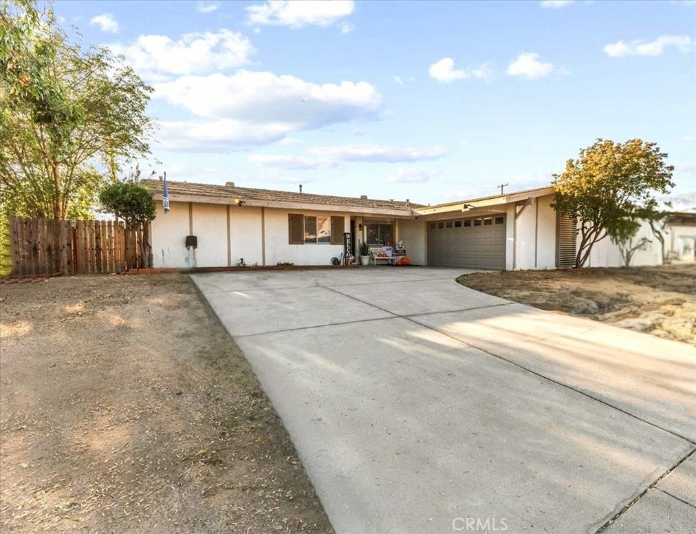 a view of a house with a backyard