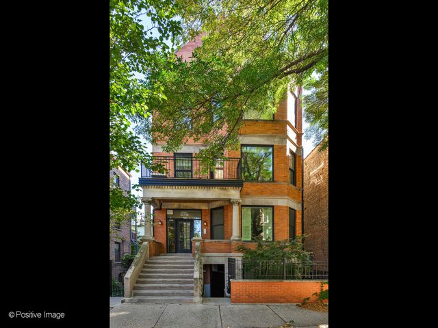 $415,000 | 1927 North Honore Street, Unit 2B | Bucktown