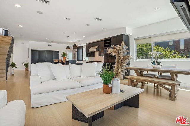 $1,999,000 | 1712 1/2 Abbot Kinney Boulevard | Venice