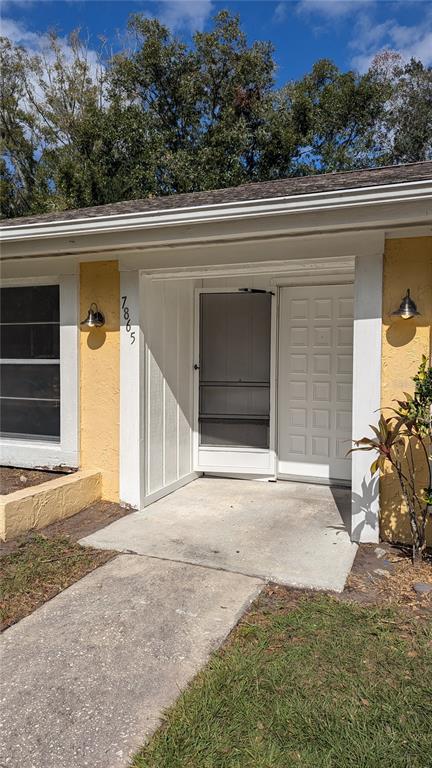 a view of a garage