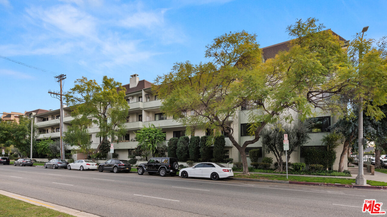 8568 Burton Way Unit 304 Los Angeles CA 90048 Compass