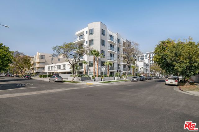 $5,800 | 8555 Colgate Avenue, Unit 302 | Beverly Center-Miracle Mile