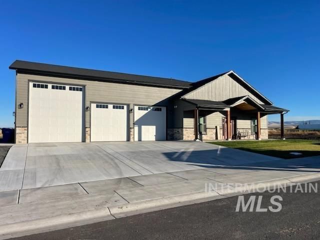 $699,900 | 3729 Skyview Drive