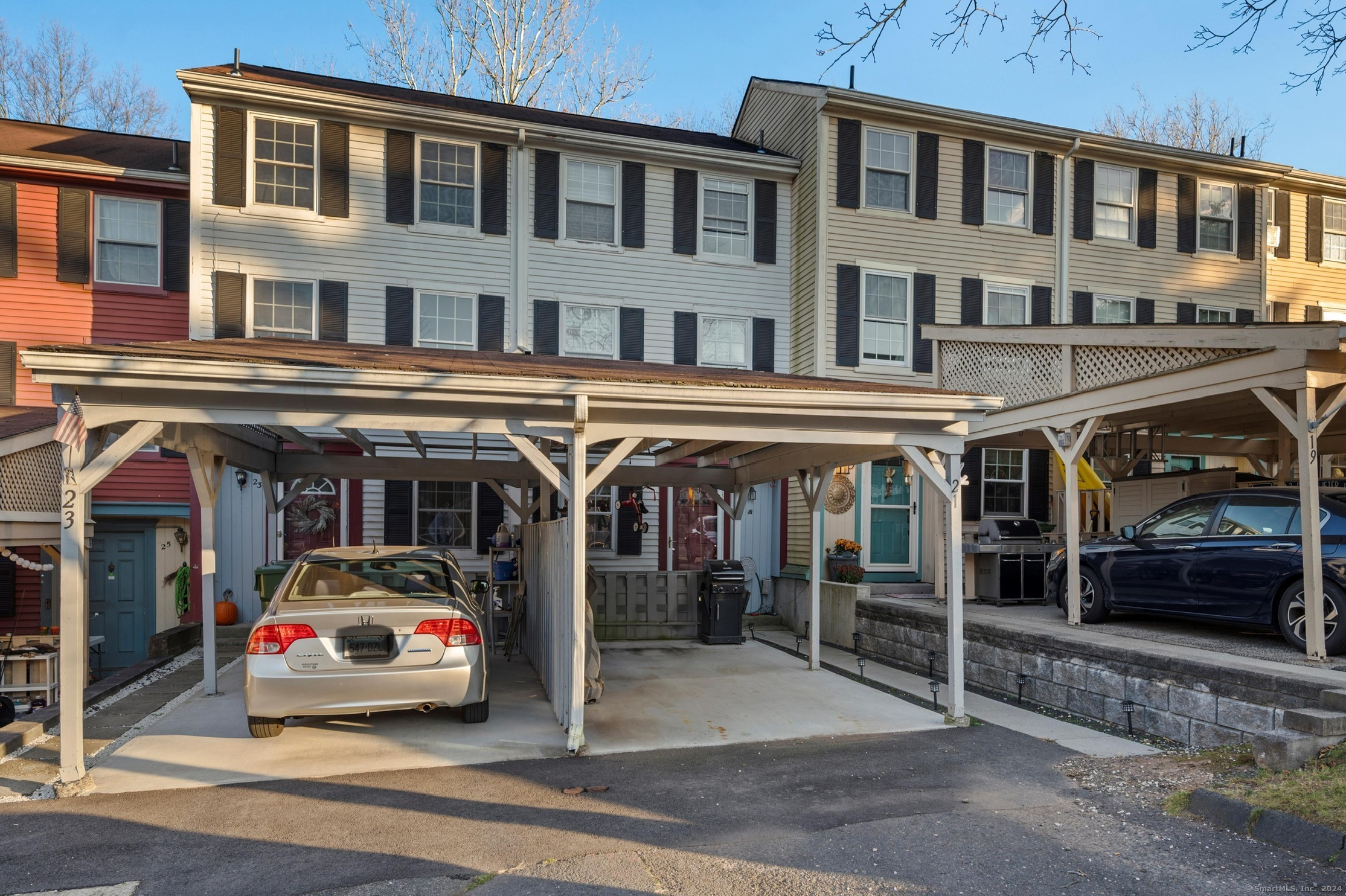 a view of building with car parked