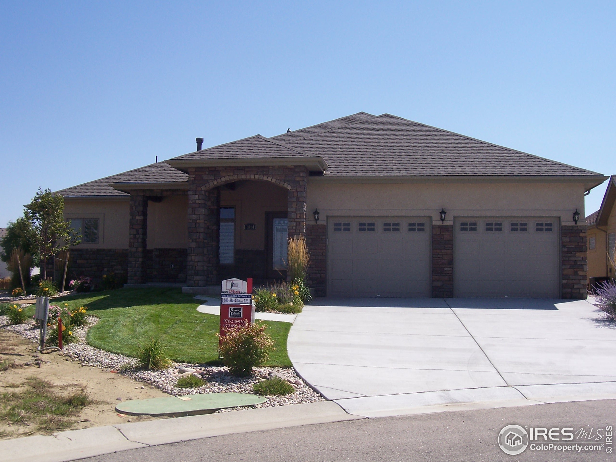 a front view of house with yard