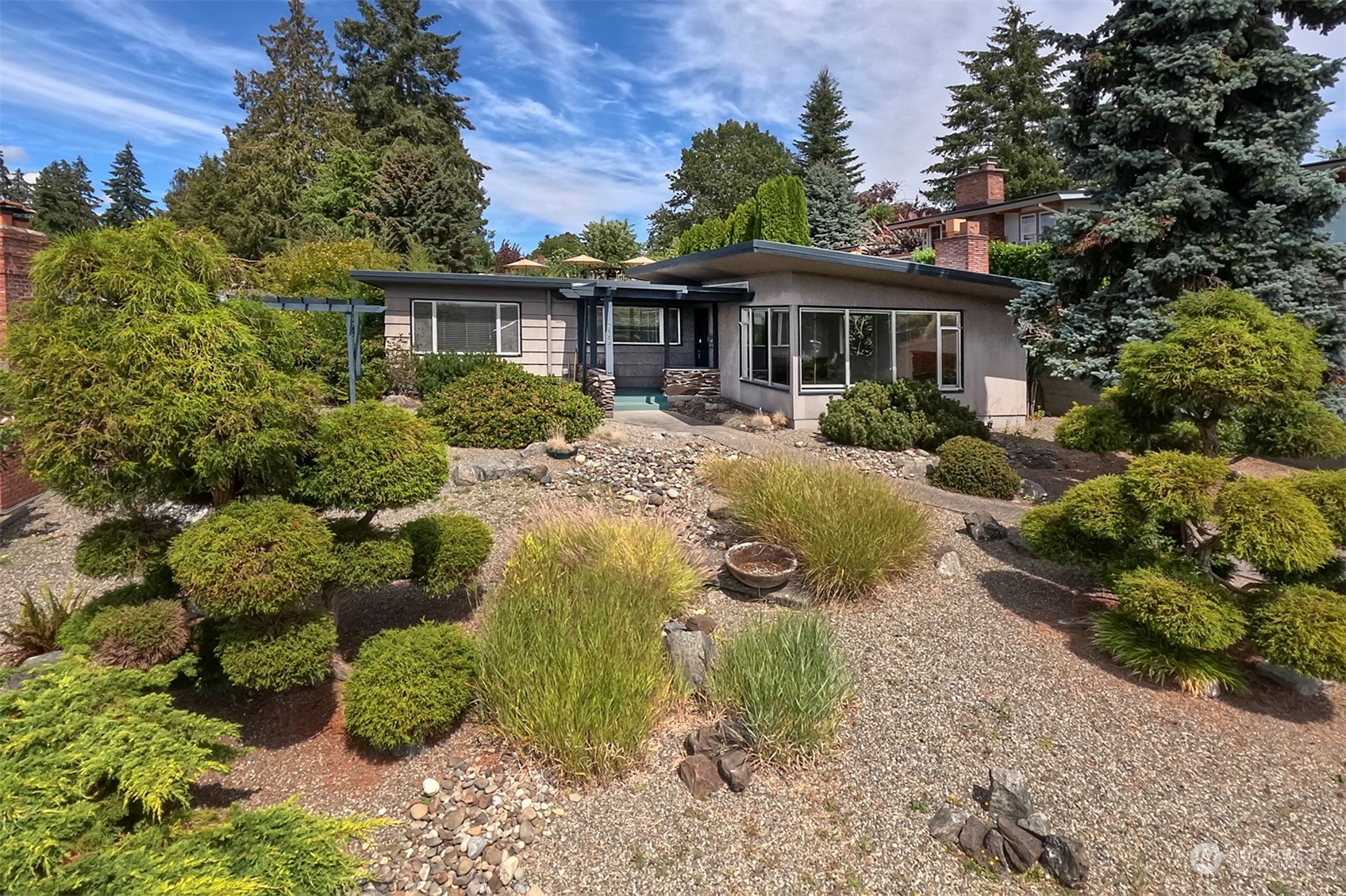 a view of a house with backyard and sitting area