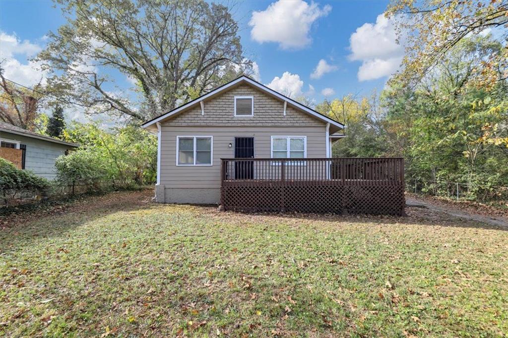 a view of a house with a yard