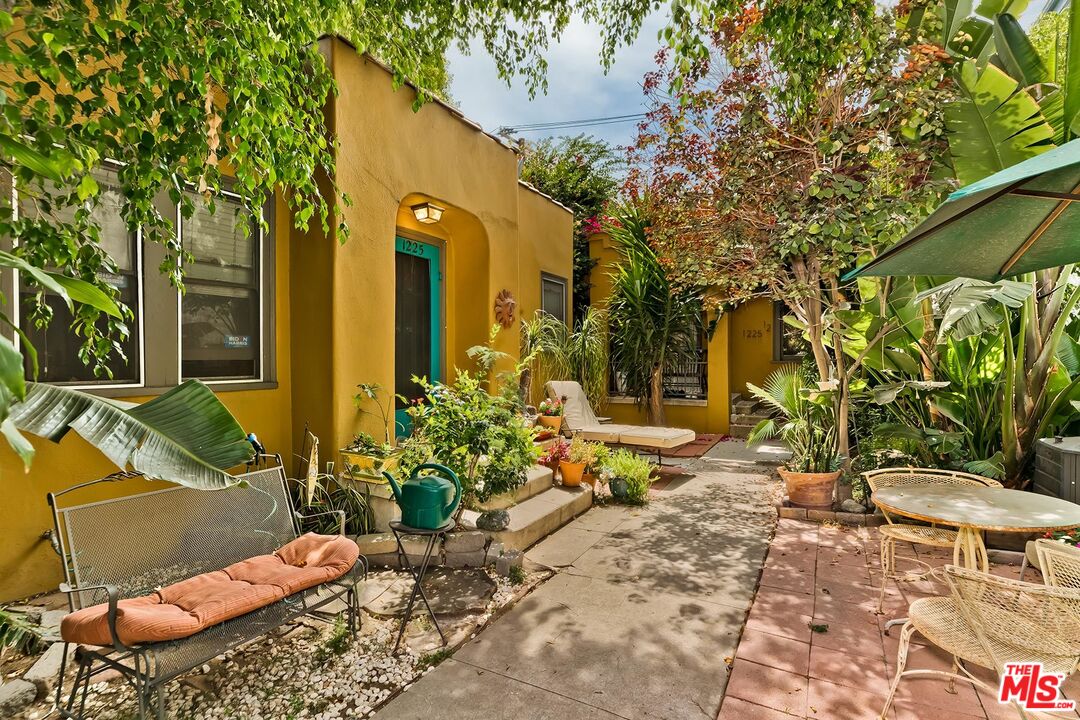 a view of a chairs and table in backyard