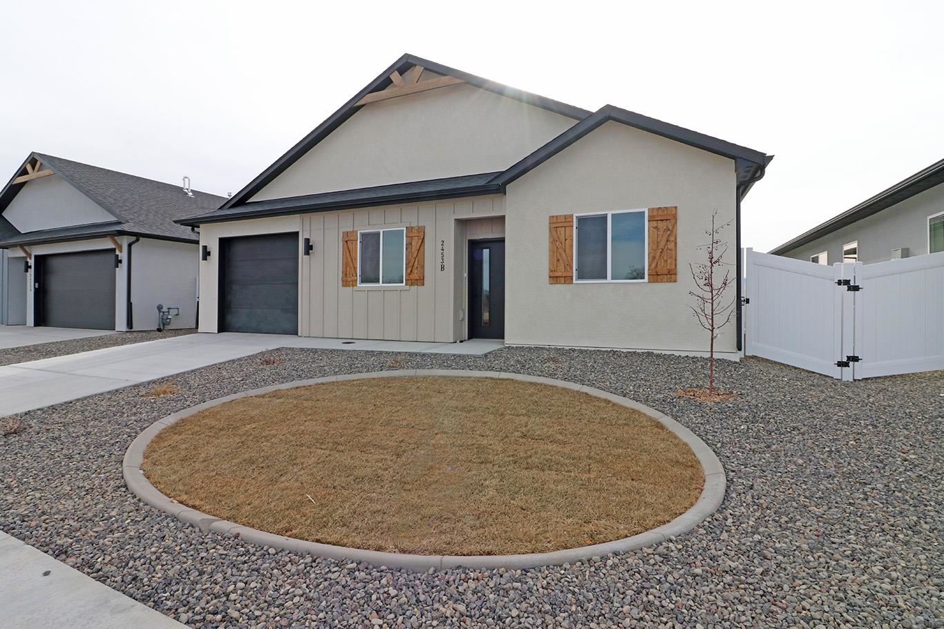 a view of a house with a backyard