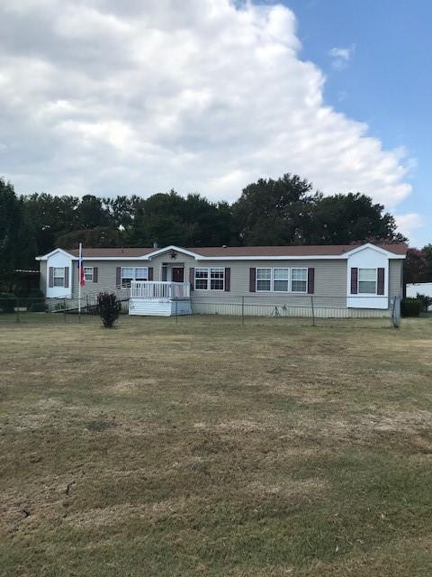 a house view with yard space