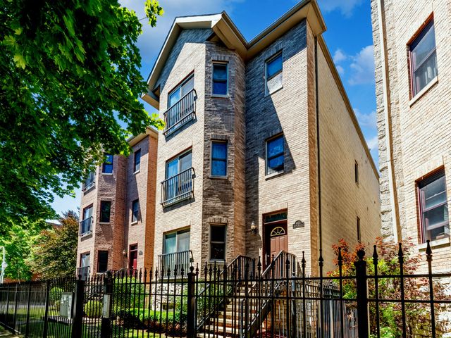 $179,900 | 6552 South Kenwood Avenue, Unit G | Woodlawn