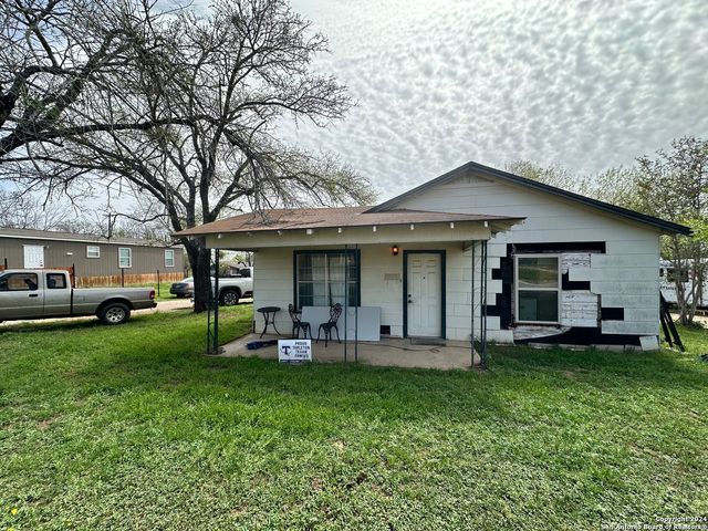 $123,400 | 914 Trail Street | Floresville