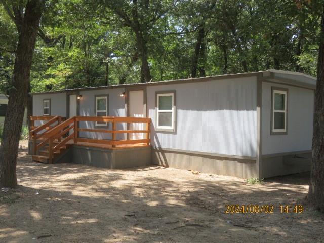 a front view of house with yard