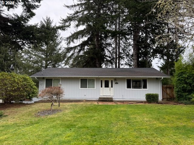 a front view of house with yard and porch