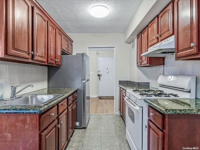 $450,000 | 34-25 150th Place, Unit 2E | Murray Hill - Flushing