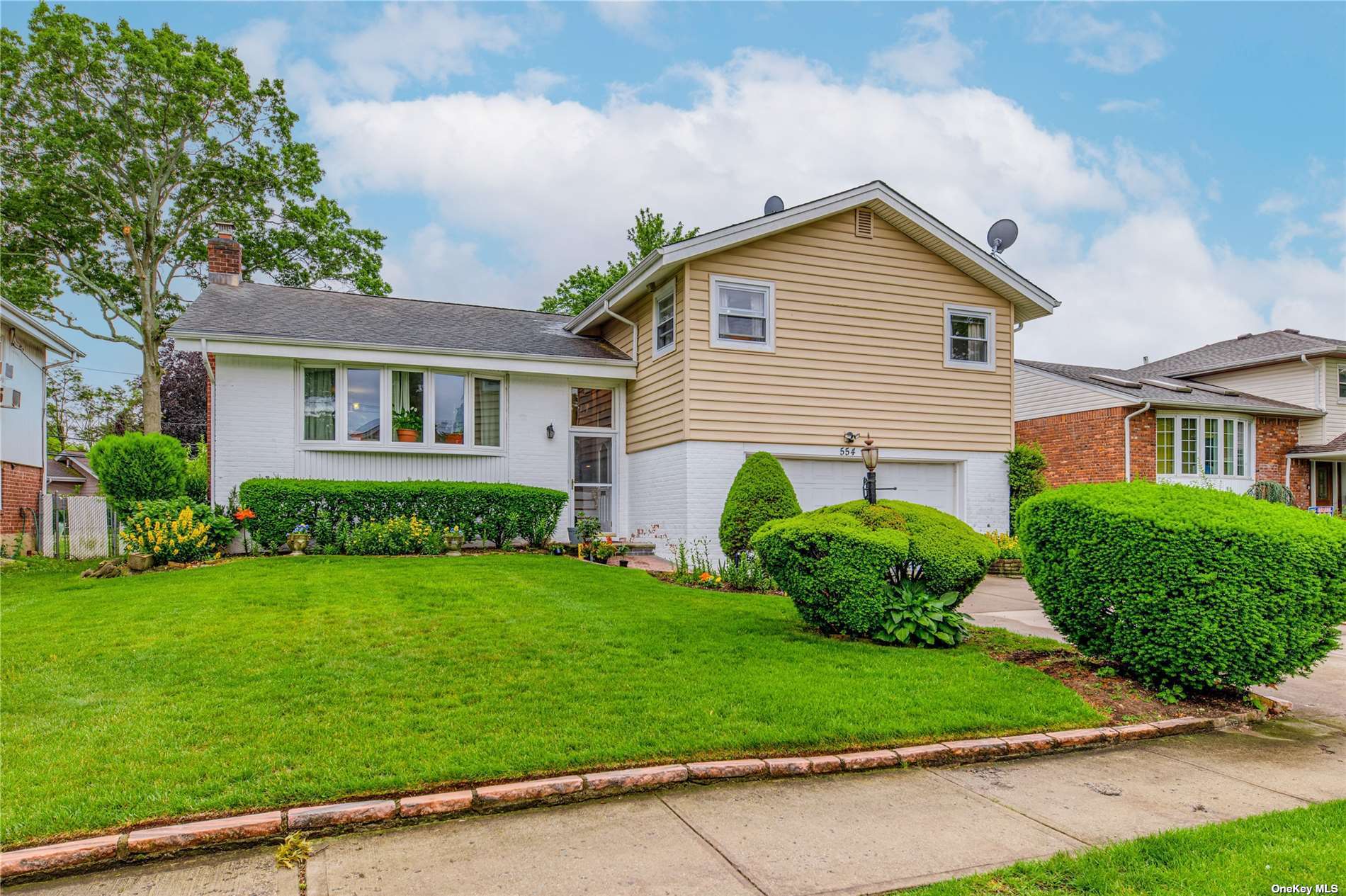 a view of a house with a yard and plants