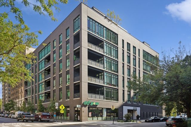 $1,290,000 | 2773 North Hampden Court, Unit 304 | Lincoln Park