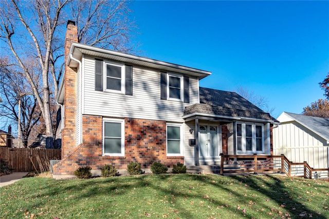 $375,000 | 10212 West 98th Street | Woodstock