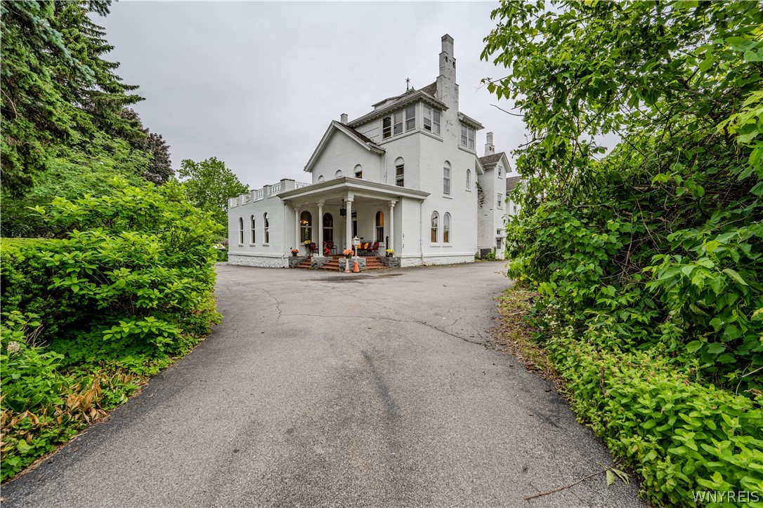 Welcome To the House at Pine Ridge Rd, the Mansion