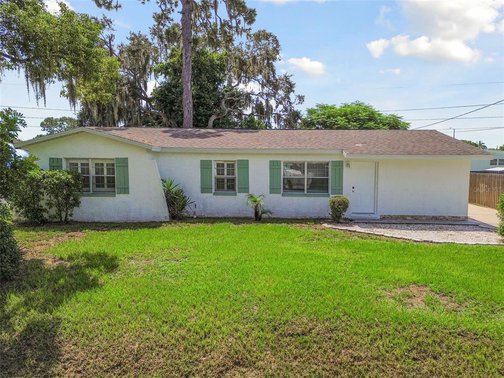 a view of a house with a backyard