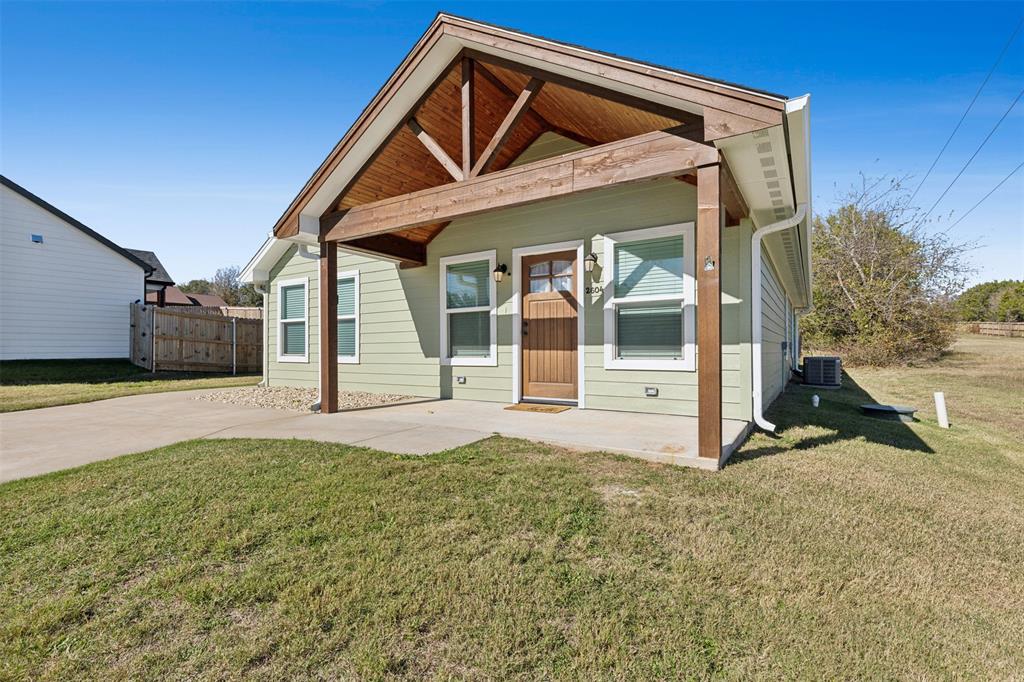 a view of a house with backyard and porch