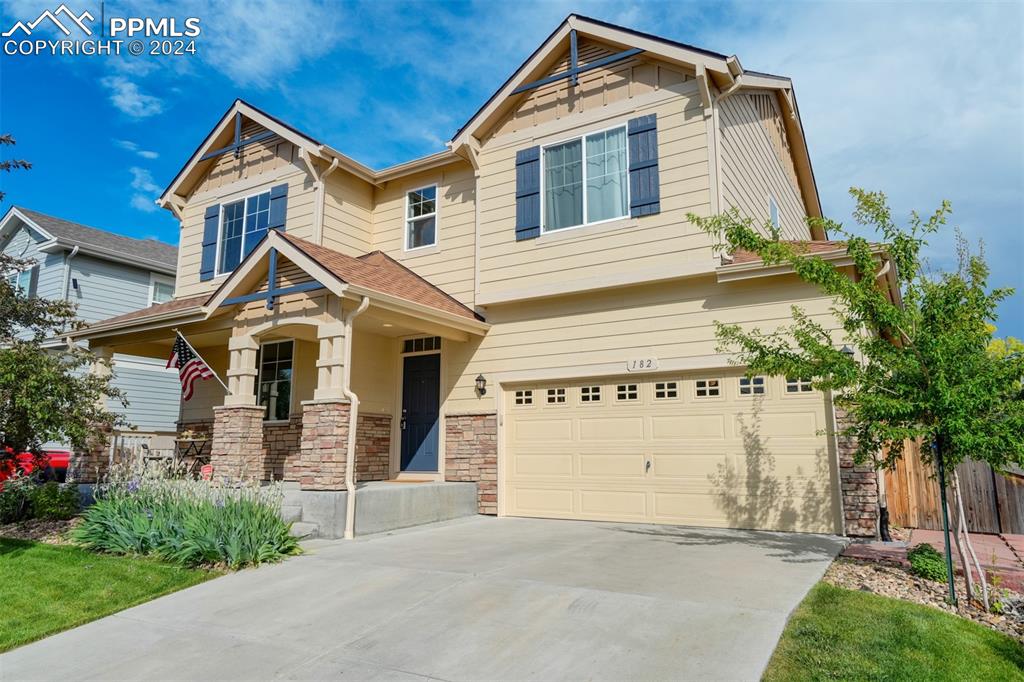 Craftsman house with a garage