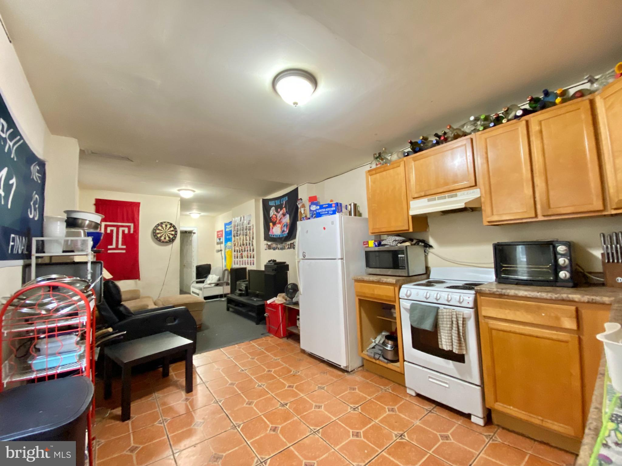 a room with furniture a washer and dryer