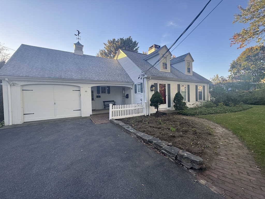 a view of a house with a yard and garage