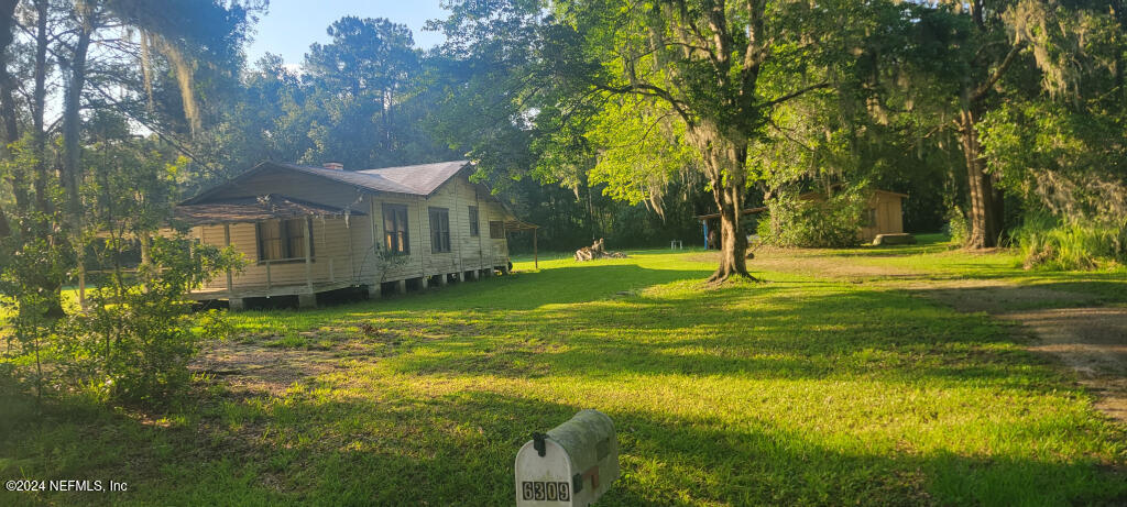 a view of a house with a big yard