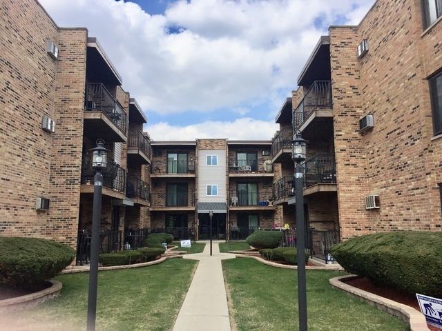 $154,900 | 4550 West 57th Street, Unit 2B1 | West Elsdon