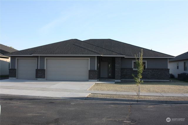 $749,000 | 3439 Blue Heron Lane | Moses Lake